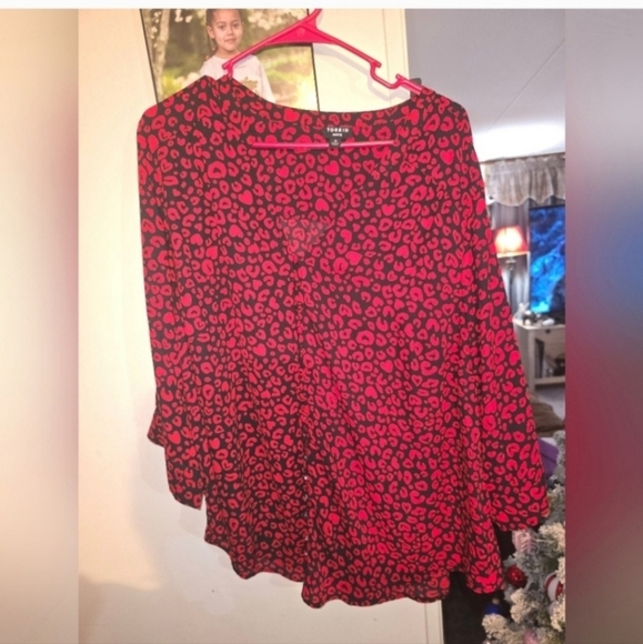 🍁🍂NWOT TORRID 2X Harper Georgette Button-Front 3/4 Sleeve Pullover Blouse - Picture 3 of 5